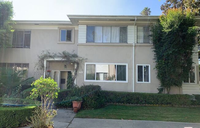 1218 BRONSON AVE