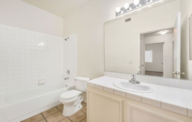 2 beds, 2 baths, $1,200, Unit # 1044