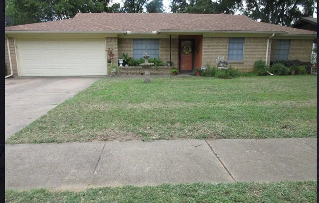 3 beds, 2 baths, $2,600