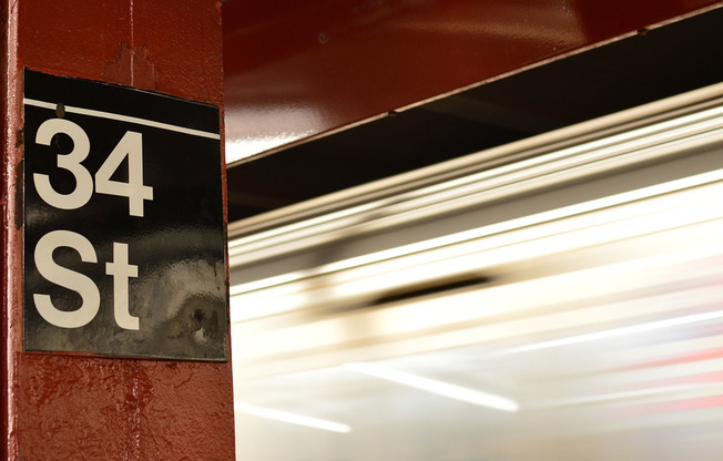 35 W 33 ST