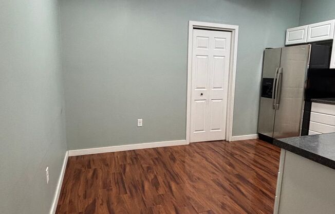 2 beds, 1 bath, $895, Unit Apt A Main floor