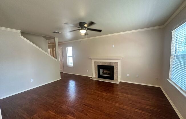 3 BD/2.5 BA AVAILABLE IN GATED COMMUNITY IN THE HEART OF MEDICAL CENTER!