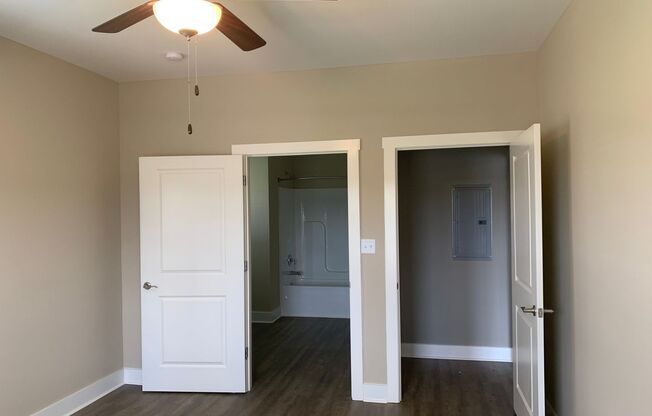 1 bed, 1 bath, 1,140 sqft, $1,310, Unit J201