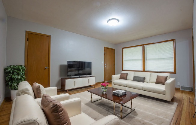 2 Bedroom / 1 Bath Duplex with Washer/Dryer