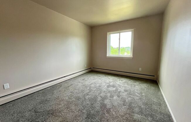 3 beds, 2 baths, $1,695, Unit 224