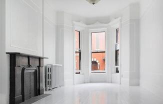 152 KENT ST