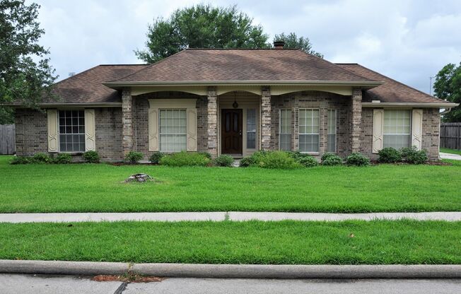 Charming 1 story in Friendswood