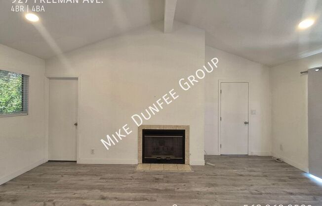 927 FREEMAN AVE