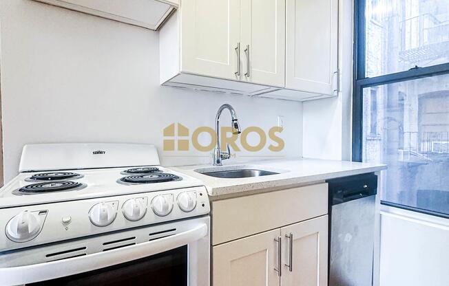 700 E 9 ST