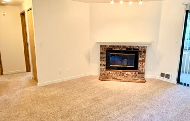 2 beds, 1 bath, 830 sqft, $2,000, Unit D103