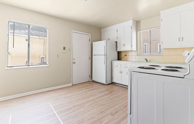Cozy 1-Bed Oakland Apartment: San Leandro Schools & Off-Street Parking!