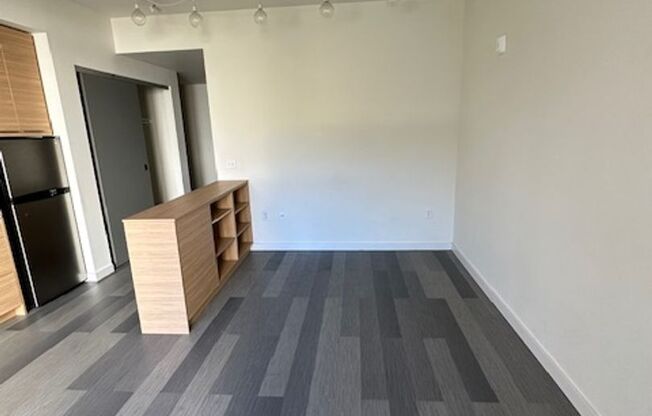 Studio, 1 bath, 432 sqft, $1,325, Unit 308