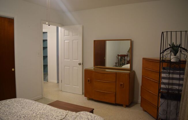 2 beds, 1 bath, $1,950