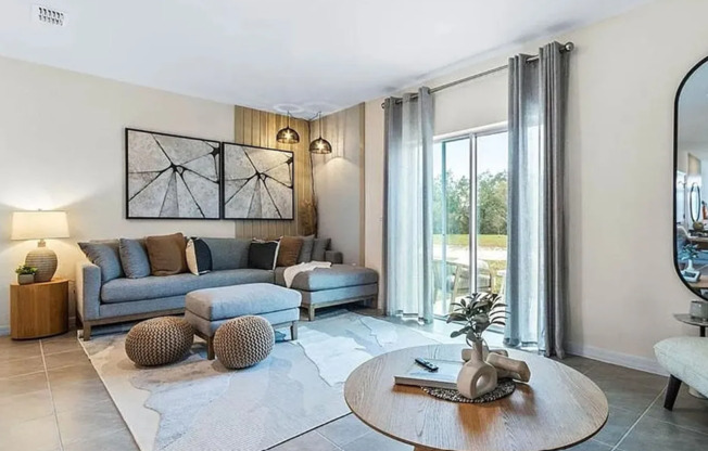 Modern 3BR Home in Woodcreek | Prime Wesley Chapel Location
