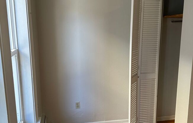 2 beds, 1 bath, 680 sqft, $1,325, Unit 202