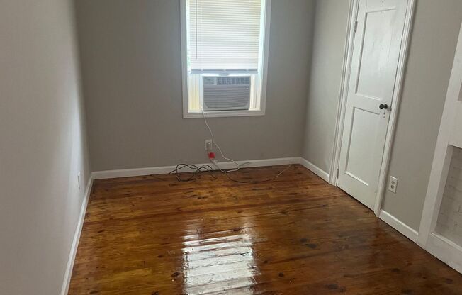 2 beds, 1 bath, 800 sqft, $700, Unit Apt. B