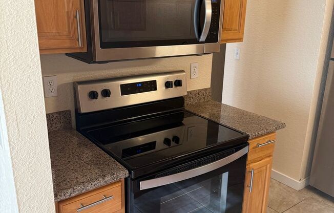 Beautiful 3 Bed/2 Bath Condo with 2 Parking Spots - Great Commuter Location