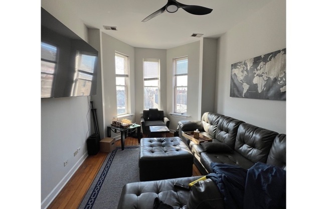 1112 W 18 ST