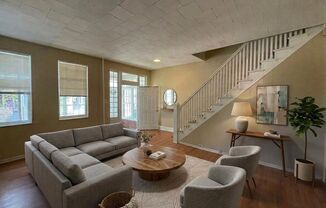 3 Bedroom Single Family Home Located in Harrisburg- Includes Bonus Room/Office!