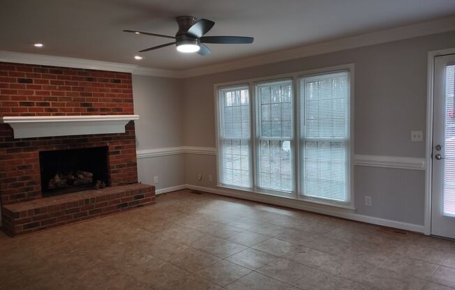 Move-In ready Home located in the Winterbrooke Community!