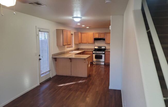 3 beds, 2.5 baths, $1,595