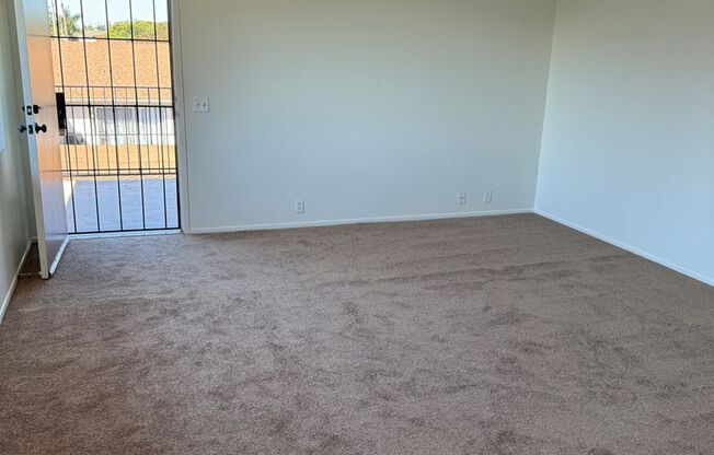 2 beds, 1 bath, 850 sqft, $2,295