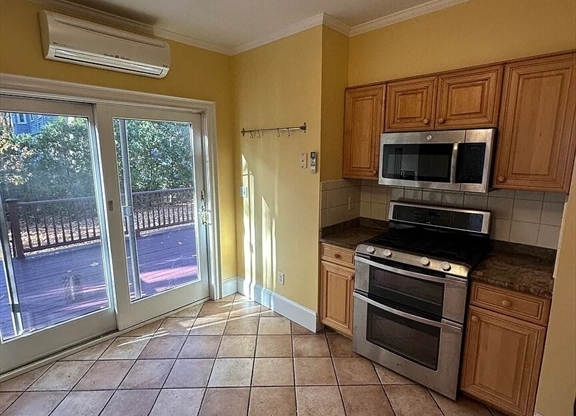 28 MONTFERN AVE