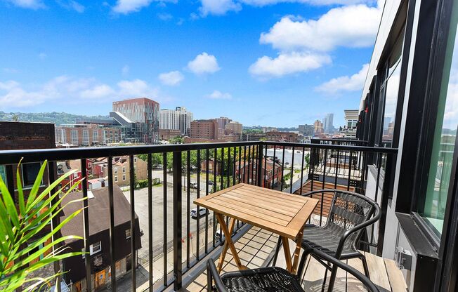 2 beds, 1 bath, 865 sqft, $2,350, Unit Unit 612