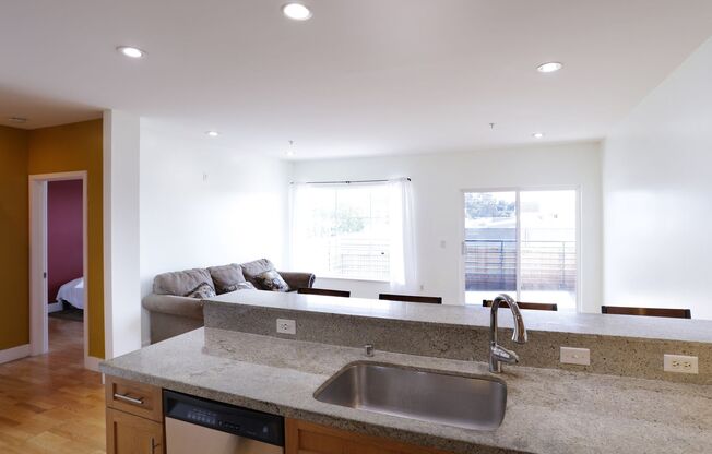 371 30th St #201 - 1 Bedroom | 1 Bath | Condo