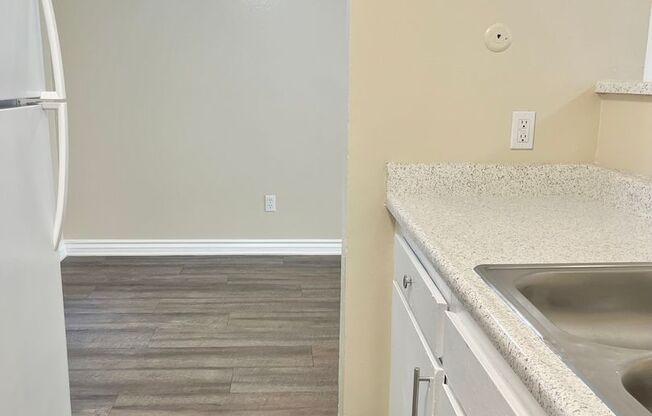 2 beds, 1 bath, 896 sqft, $1,895, Unit 101