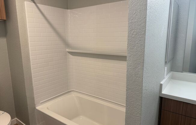 2 beds, 1 bath, 821 sqft, $2,780, Unit D036