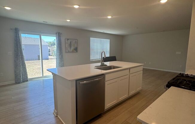 Statesville Rental: New 3BR Home w/ Pool Access & High-Speed Internet