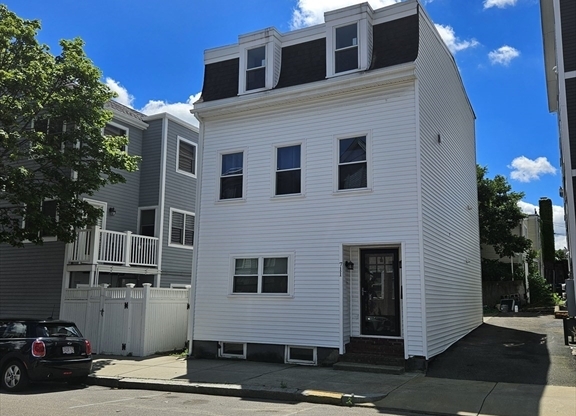 711 E 7 ST