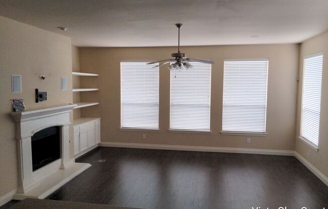 4401 Vista Glen