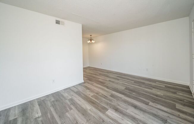 1 bed, 1 bath, 656 sqft, $895, Unit 8