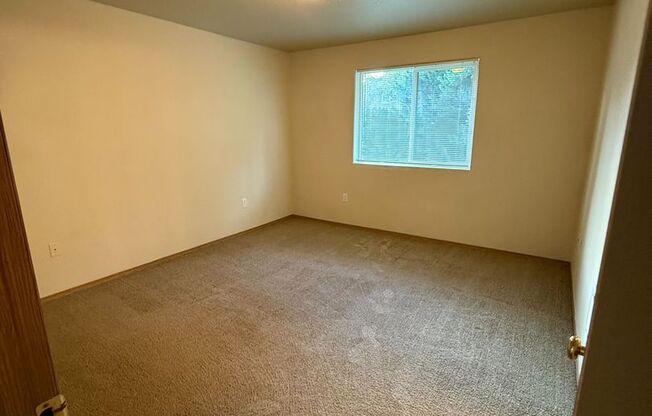 Quaint 2B/2Ba Townhome in Desirable Camas! Holiday Move-In Special!