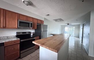 2 beds, 2 baths, 815 sqft, $1,595, Unit Unit 8