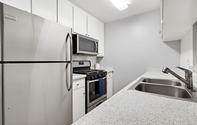 Studio, 1 bath, 476 sqft, $1,795, Unit 07