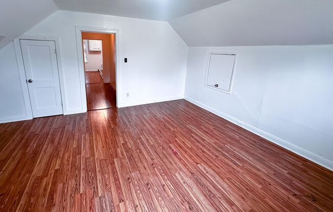 1142 Lyle St