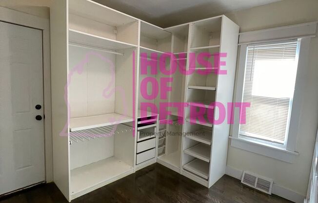 2 beds, 1 bath, 1,200 sqft, $995, Unit Unit 2