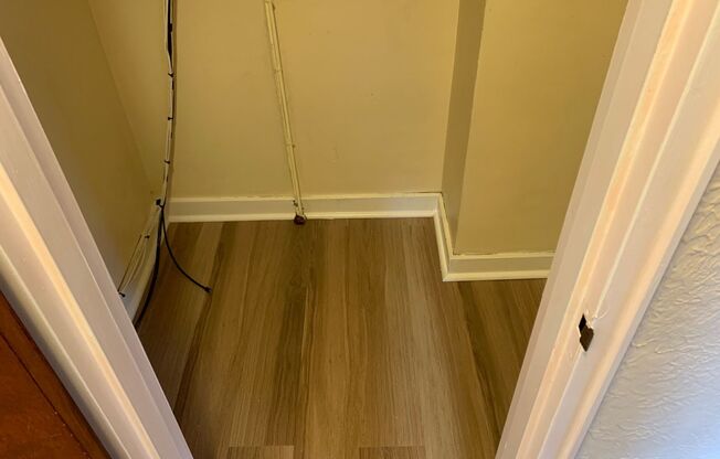 1 bed, 1 bath, 600 sqft, $1,239, Unit 5627 Rippey St. #B3