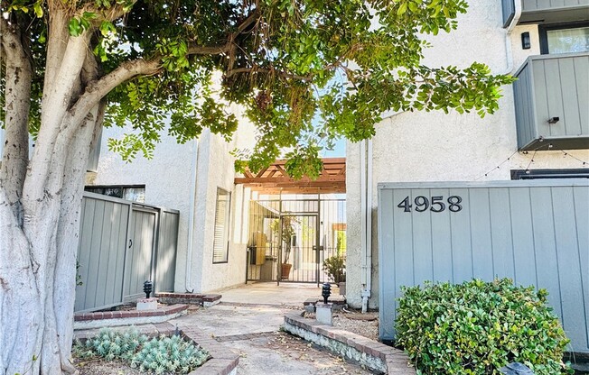 2 beds, 3 baths, 1,614 sqft, $4,000