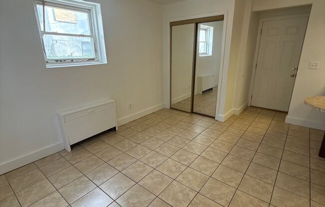 1 bed, 1 bath, $750, Unit 5