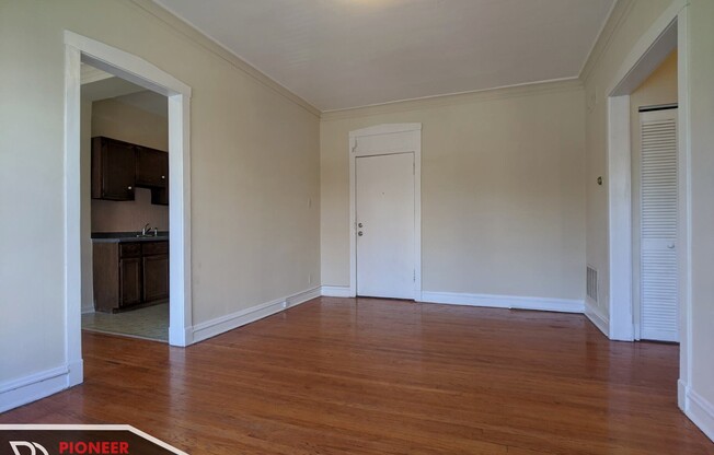 2244 W Wilson Ave