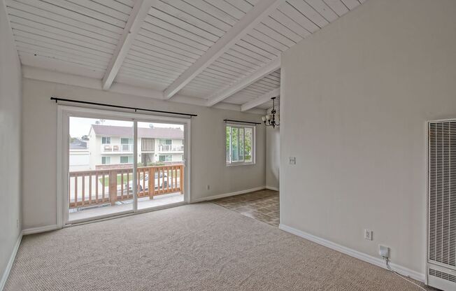 VERY AIRY & BRIGHT, PARTIALLY REMODELED, TOP-FLOOR 1BR1BA UPPER APARTMENT W/ 1-CAR GARAGE & SPACIOUS BALCONY JUST MINS TO SHOPPING & RESTAURANTS!