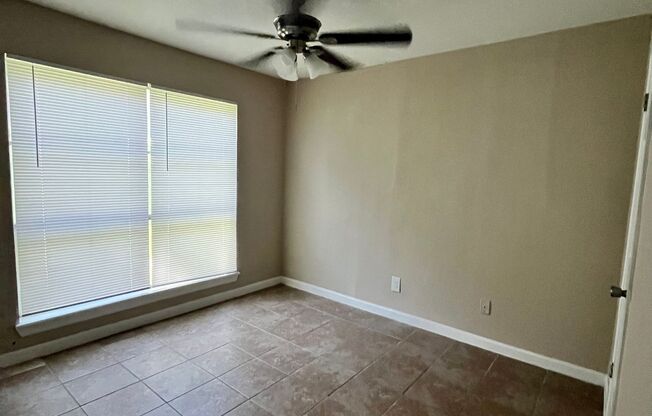 3 beds, 2 baths, 1,056 sqft, $1,940, Unit 1088