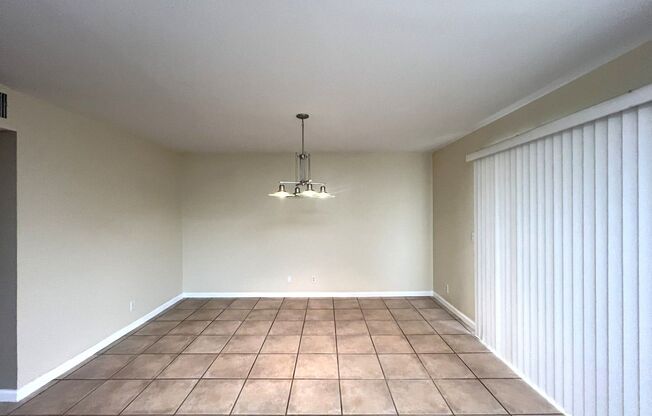 TOWNHOUSE 3 BEDROOM, 2.5 BATH