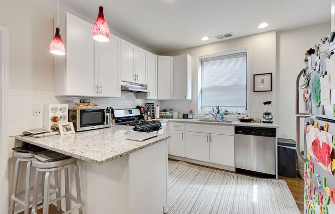 3 beds, 1 bath, 1,240 sqft, $3,450, Unit 1819L-1