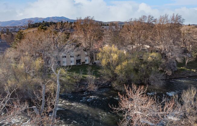 Truckee Riverfront Condo: 2BR, 2BA, Fireplace, Balcony!