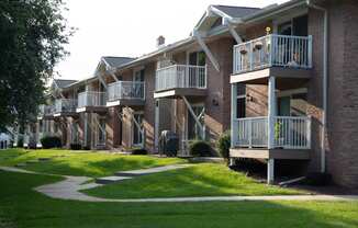 Quality Landscaping at Woodmere Townhomes, Wisconsin